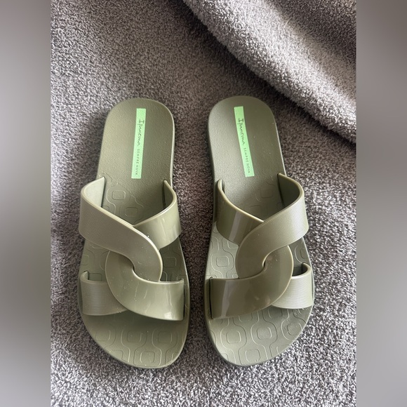 NEW Ipanema Size 6 Green Sandal Slides - never worn, perfect condition - Picture 2 of 4
